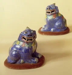 Par de perros de cloisonné chinos, siglo XVIII